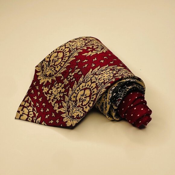 Hand Made Beautiful Red and Gold Paisley Silk Necktie - Picture 8 of 8